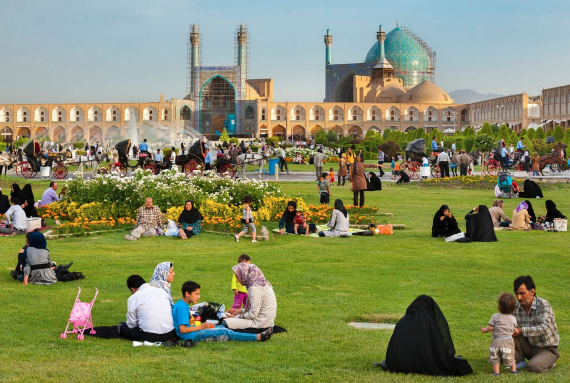 Первая мусульманская страна. Esfahan Иран. Иран Исфахан достопримечательности. Исфахан город в Иране достопримечательности. Иран Тегеран достопримечательности.